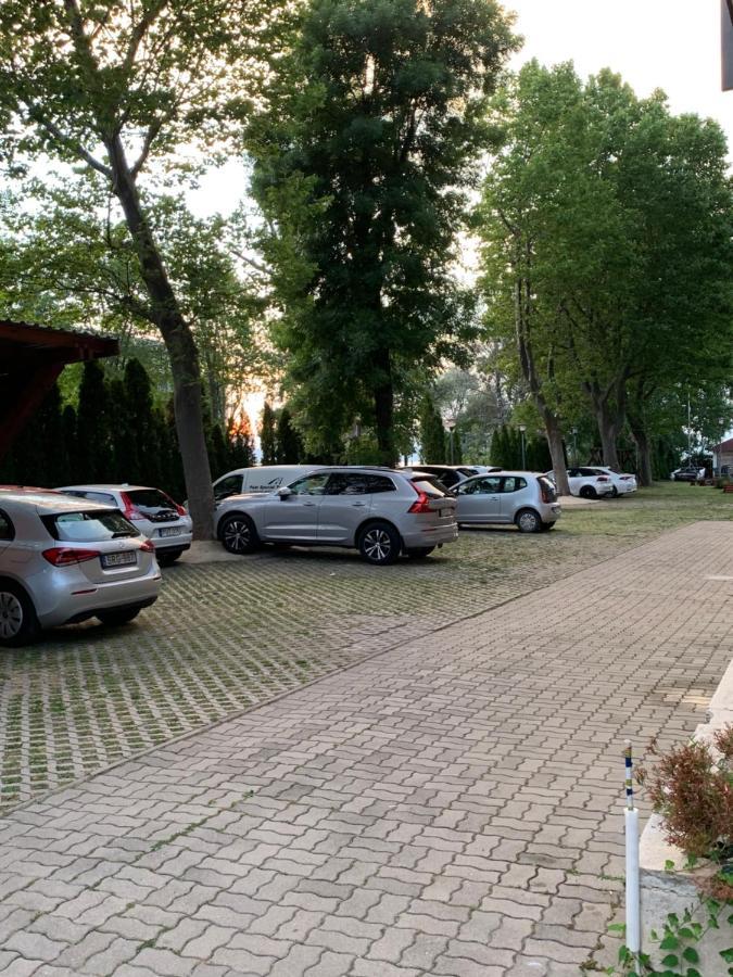 Sinusaparthotel Siófok Exterior foto